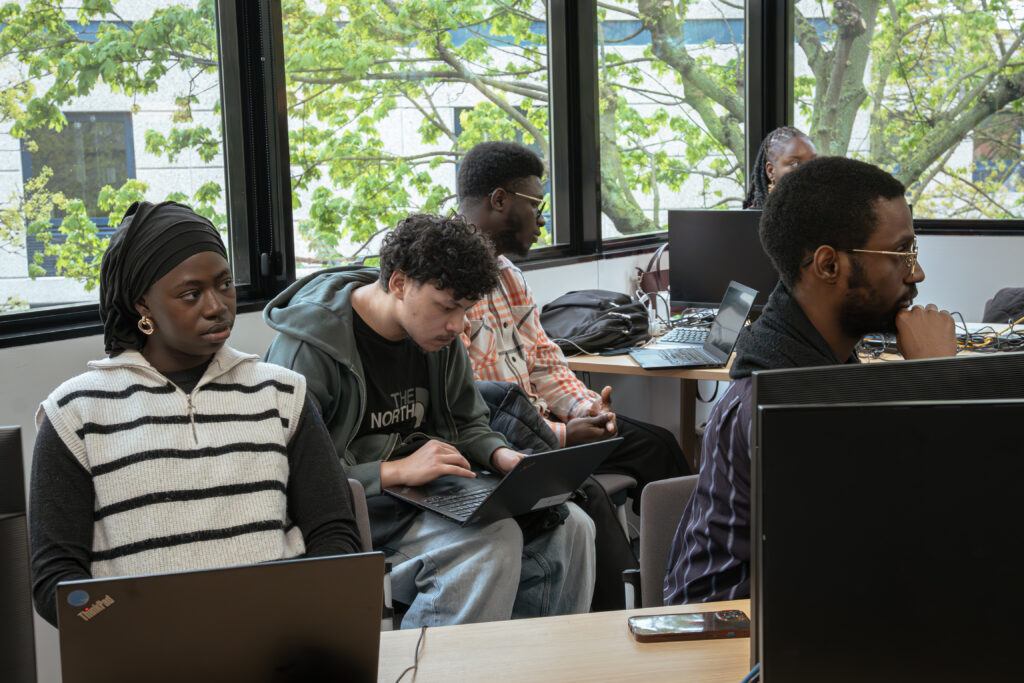 photo d'élèves en classe